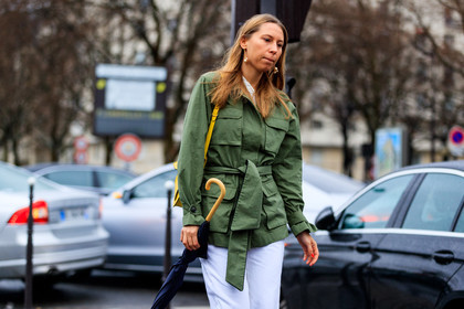 atmosphere details, AUTUMN WINTER 2017-2018, AW 17-18, detail, earrings, FALL WINTER 2017-2018, fashion week, frenchystyle, FW, FW 17-18, green jacket, horizontal, jonathan paciullo, PARIS, pearls, PFW, street style, trousers, white pants, yellow bag