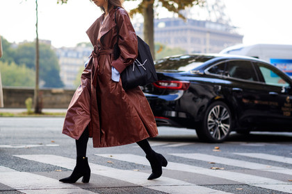 atmosphere details, black bag, black boots, black shoes, brown coat, detail, fashion week, frenchystyle, FW, high heels, horizontal, jonathan paciullo, leather bag, leather coat, leather shoes, PARIS, PFW, SPRING SUMMER 2018, SS 18, street style, tote bag