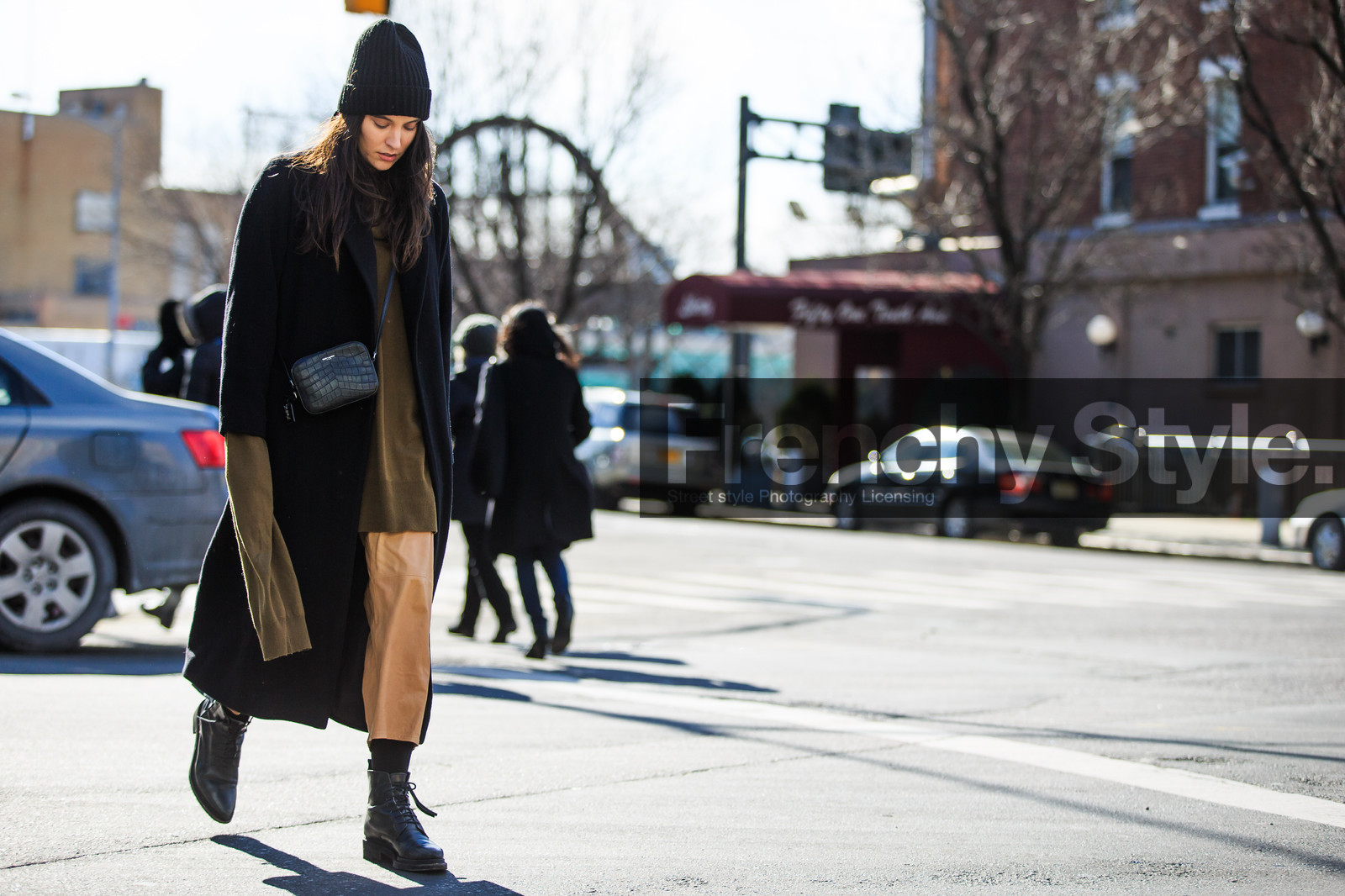 atmosphere details, AUTUMN WINTER 2016-2017, AW 16-17, beige pants, black bag, black beanie, black boots, detail, fashion week, frenchystyle, FW, FW 16-17, horizontal, jonathan paciullo, kaki sweater, leather bag, leather boots, leather pants, NEW YORK, NYFW, saint laurent paris, street style, woman