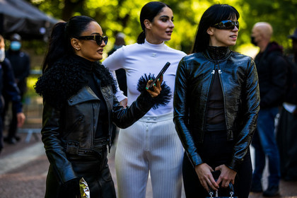 Amina Muaddi, black and white, black jacket, black sunglasses, black turtleneck, Brenda Weischer, courreges look, courregges jacket, Fiona Zanetti, jacket, leather jacket, ribbed pants, sunglasses, turtleneck, white pants, white turtleneck, street style, jonathan paciullo, FW, frenchystyle, fashion week, PFW, PARIS, SPRING SUMMER 2022, SS 22, horizontal, atmosphere details