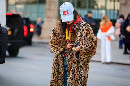 brown fur, brown jacket, fur jacket, graphic jacket, hoodie, leopard, leopard print, printed jacket, red sweater, the north face, white cap, street style, jonathan paciullo, FW, frenchystyle, fashion week, NYFW, NEW YORK, AUTUMN WINTER 2018-2019, AW 18-19, FALL WINTER 2018-2019, FW 18-19, atmosphere details, horizontal, detail