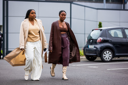 beige boots, beige coat, beige knitwear, boots, bra, brown bra, burgundy coat, burgundy skirt, coat, fluid pants, gucci mocassins, Jessica Willis, knitwear, large pants, leather boots, Lindsay Peoples Wagner, loafers, mocassins, pants, pleated skirt, skirt, white loafers, white mocassins, white pants, PARIS, PFW, fashion week, frenchystyle, FW, jonathan paciullo, street style, SPRING SUMMER 2022, SS 22, horizontal, atmosphere details, full length