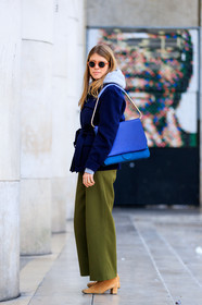 AUTUMN WINTER 2017-2018, AW 17-18, blue bag, camel boots, FALL WINTER 2017-2018, fashion week, frenchystyle, full length, FW, FW 17-18, green pants, grey sweater, high heels, hoodie, jonathan paciullo, leather bag, leather shoes, monica ainley, navy jacket, PARIS, PFW, street style, suede shoes, sunglasses, trousers, vertical