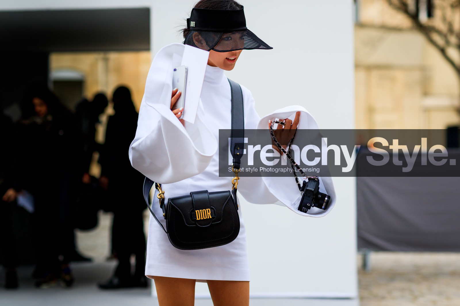atmosphere details, AUTUMN WINTER 2017-2018, AW 17-18, black bag, black hat, christian dior, detail, FALL WINTER 2017-2018, fashion week, frenchystyle, FW, FW 17-18, horizontal, jonathan paciullo, leather bag, oversize, PARIS, PFW, street style, white dress, yoyo cao