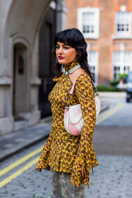 Maria Bernad, animal print, print, saddle, dior, necklace, vivienne westwood, yellow, fashion week, frenchystyle, FW, jonathan paciullo, street style, SS 22, SPRING SUMMER 2022, LFW, LONDON, vertical, atmosphere details, detail