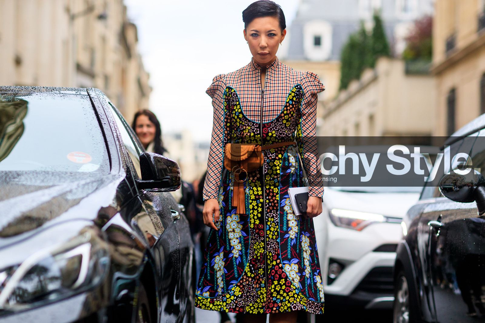 atmosphere details, brown bag, chloé, detail, fanny pack, fashion week, floral, flowers, frenchystyle, fringes, FW, graphic dress, horizontal, houndstooth pattern, jonathan paciullo, leather bag, multicolor dress, PARIS, PFW, plaid, printed dress, SPRING SUMMER 2018, SS 18, street style