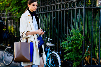 atmosphere details, beige coat, blue bag, brown bag, céline, detail, fashion week, frenchystyle, FW, horizontal, jonathan paciullo, jw anderson, leather bag, model, PARIS, PFW, SPRING SUMMER 2017, SS 17, street style