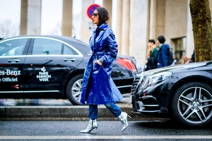 atmosphere details, AUTUMN WINTER 2017-2018, AW 17-18, blue coat, blue denim, denim pants, FALL WINTER 2017-2018, fashion week, frenchystyle, full length, FW, FW 17-18, high heels, horizontal, jeans, jonathan paciullo, leather coat, leather shoes, nausheen shah, PARIS, PFW, silver shoes, street style, sunglasses, trench coat, trousers, varnished leather, vinyl