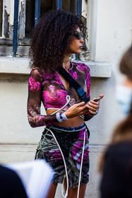 black strap, grey skirt, mini skirt, pink skirt, pink top, print, printed skirt, printed top, skirt, strap, top, street style, jonathan paciullo, FW, frenchystyle, fashion week, PFW, PARIS, SPRING SUMMER 2022, SS 22, vertical, atmosphere details