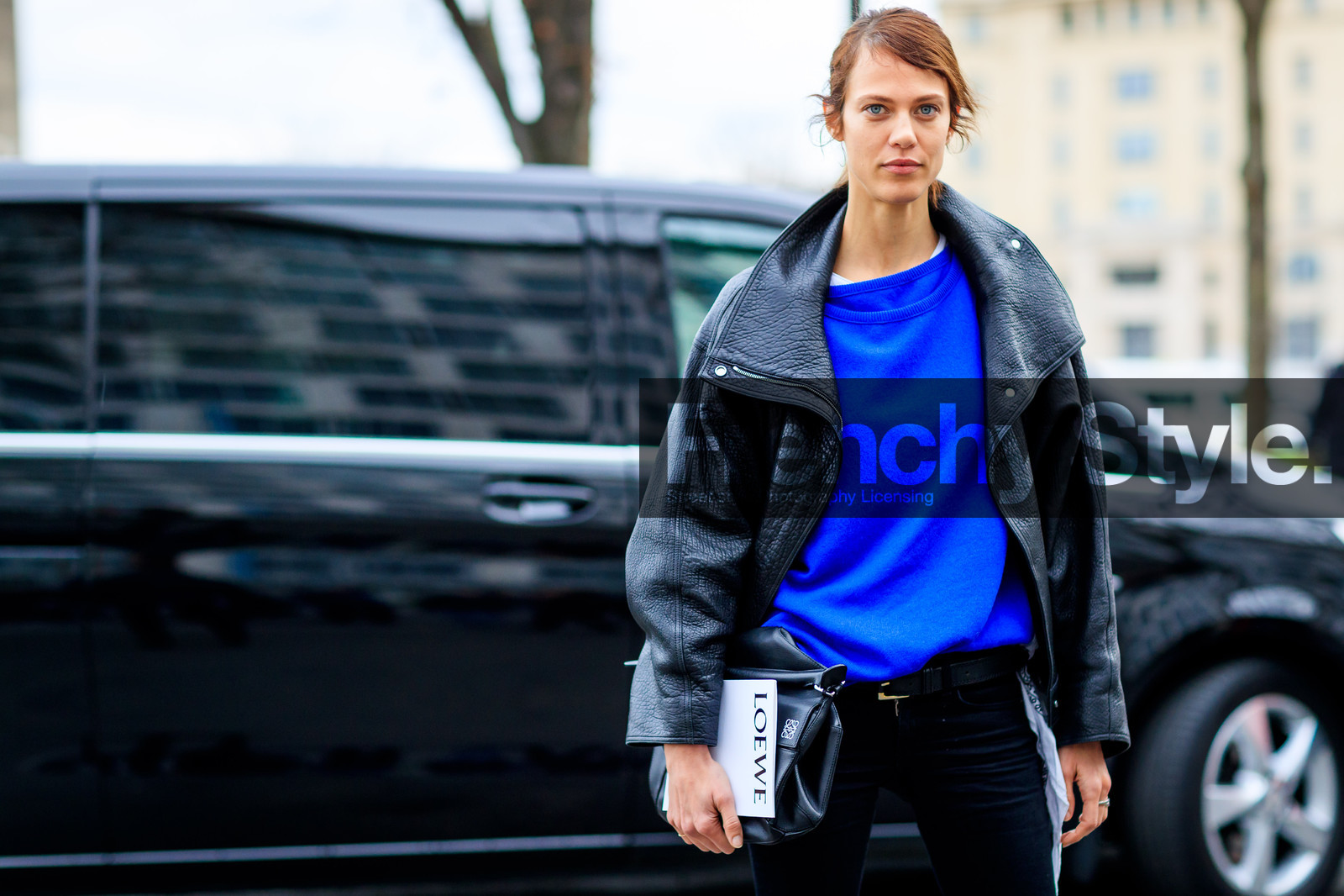 atmosphere details, AUTUMN WINTER 2017-2018, AW 17-18, aymeline valade, black bag, black denim, black jacket, black perfecto, blue sweater, denim pants, detail, FALL WINTER 2017-2018, fashion week, frenchystyle, FW, FW 17-18, horizontal, jeans, jonathan paciullo, leather bag, leather jacket, leather perfecto, loewe, model, PARIS, PFW, street style, trousers