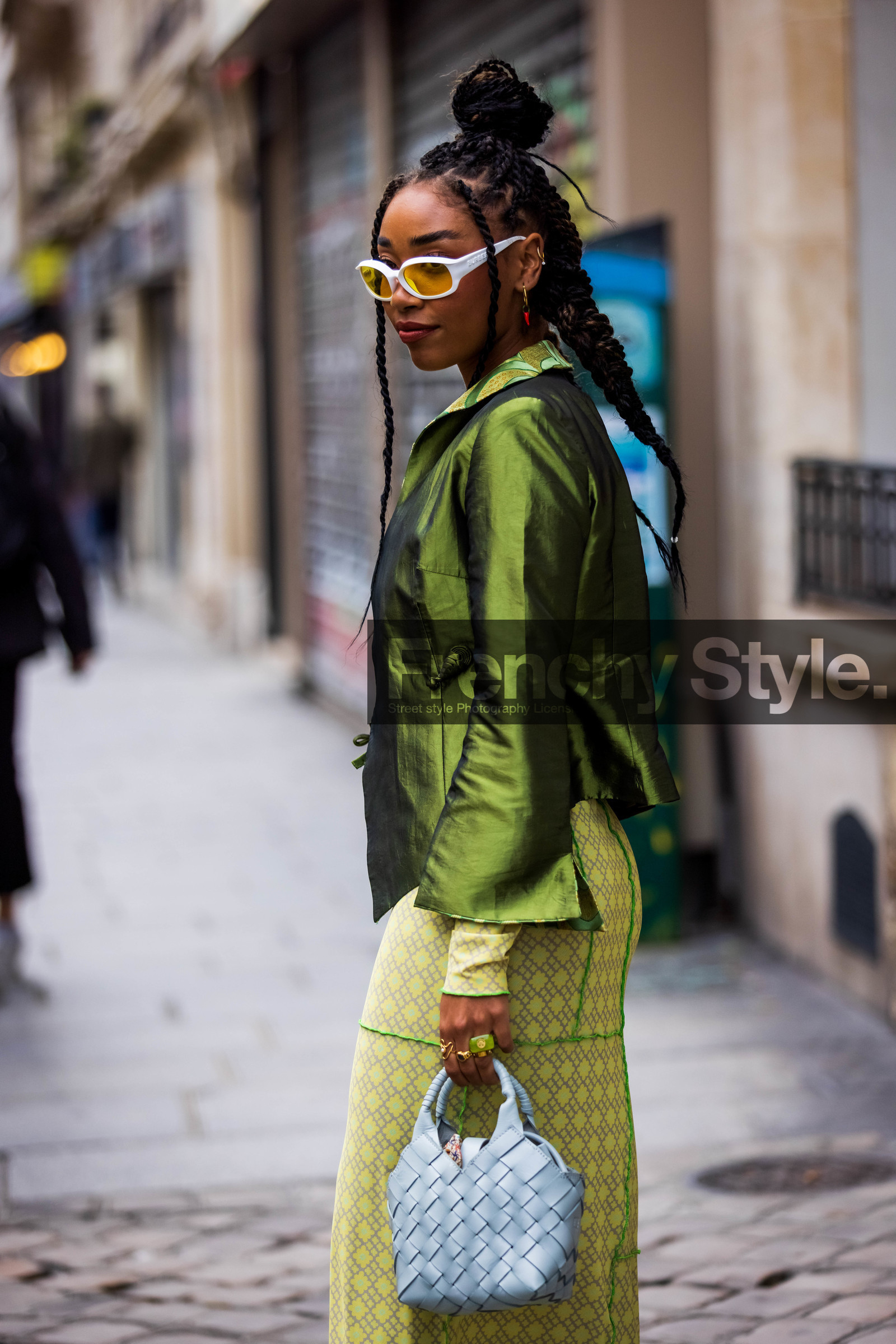 bag, blue bag, color, dress, green dress, green jacket, jacket, leather bag, long dress, mules, Petra Henriette, print, printed dress, sandals, sunglasses, white sunglasses, street style, jonathan paciullo, FW, frenchystyle, fashion week, PFW, PARIS, SPRING SUMMER 2022, SS 22, vertical, atmosphere details