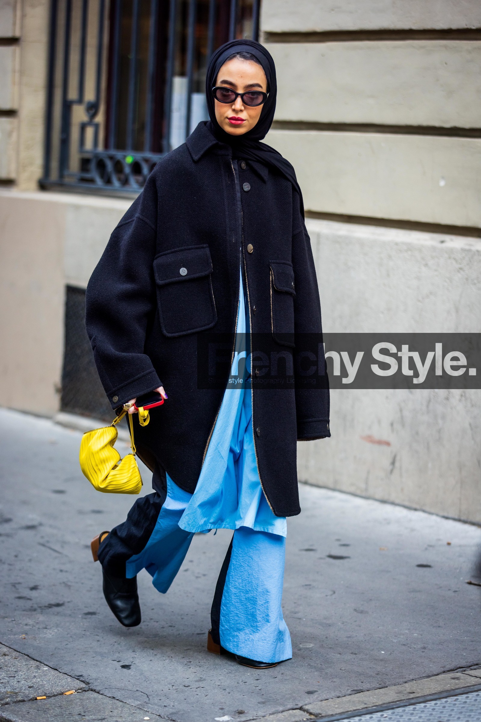 bag, black coat, black sunglasses, blue pants, coat, flare pants, hijab, large pants, Leena Al Ghouti, loewe bag, oversize coat, pants, sunglasses, yellow bag, street style, jonathan paciullo, FW, frenchystyle, fashion week, PFW, PARIS, SPRING SUMMER 2022, SS 22, vertical, full length