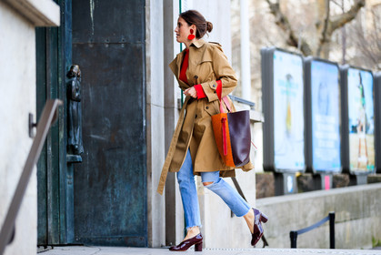 atmosphere details, AUTUMN WINTER 2017-2018, AW 17-18, beige coat, blue denim, bordeaux, burgundy, céline, denim pants, earrings, FALL WINTER 2017-2018, fashion week, frenchystyle, full length, FW, FW 17-18, high heels, horizontal, jeans, jonathan paciullo, leather bag, leather shoes, PARIS, PFW, purple bag, red bag, red shoes, red sweater, street style, trench coat, trousers
