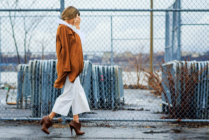 atmosphere details, AUTUMN WINTER 2016-2017, AW 16-17, brown boots, brown shirt, detail, fashion week, frenchystyle, fringes, FW, FW 16-17, high heels, horizontal, jonathan paciullo, leather boots, NEW YORK, NYFW, street style, trousers, white pants, wide pants, woman