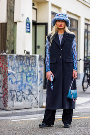 bag, black boots, black jacket, black pants, blue bag, blue bob, blue top, bob, boots, croco bag, fluffy bob, jacket, leather bag, leather boots, Maria Wos, pants, print, printed top, rings, shiny pants, sleveless jacket, wool bob, wool jacket, fashion week, frenchystyle, FW, jonathan paciullo, street style, PFW, PARIS, SPRING SUMMER 2022, SS 22, vertical, full length