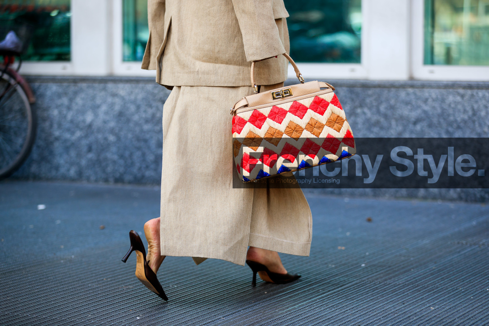 beige bag, beige jacket, beige skirt, bettina looney, black shoes, blazer, fendi, geometric, graphic bag, high heels, leather bag, leather shoes, multicolor bag, printed bag, red bag, MILAN, MFW, fashion week, frenchystyle, FW, jonathan paciullo, street style, AUTUMN WINTER 2019-2020, AW 19-20, FALL WINTER 2019-2020, FW 19-20, atmosphere details, detail, horizontal