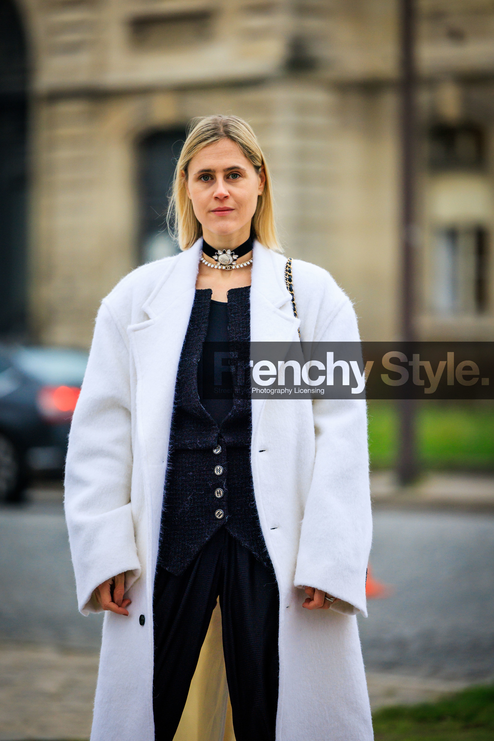 blond hair, black choker, pearl choker, white coat, black top, buttoned top, corset, black pants, fashion week, frenchystyle, FW, jonathan paciullo, street style, PARIS, PFW, SPRING SUMMER 2022, SS 22, atmosphere details, detail, vertical, linda tol