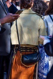 back, back detail, bag, beige jacket, crossbody bag, gold chain, leather bag, manu atelier bag, orange skirt, print, printed skirt, skirt, street style, jonathan paciullo, FW, frenchystyle, fashion week, PFW, PARIS, SPRING SUMMER 2022, SS 22, vertical, atmosphere details