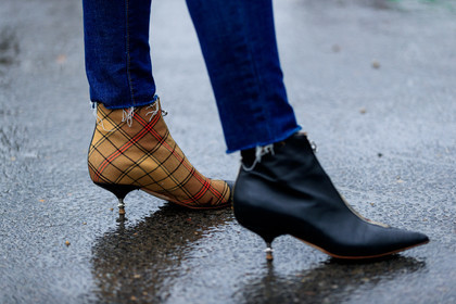 atmosphere details, AUTUMN WINTER 2017-2018, AW 17-18, beige shoes, blue denim, checked shoes, denim pants, detail, FALL WINTER 2017-2018, fashion week, frenchystyle, FW, FW 17-18, graphic shoes, high heels, horizontal, jeans, jonathan paciullo, leather shoes, PARIS, PFW, plaid, printed shoes, street style, tartan, trousers, zip
