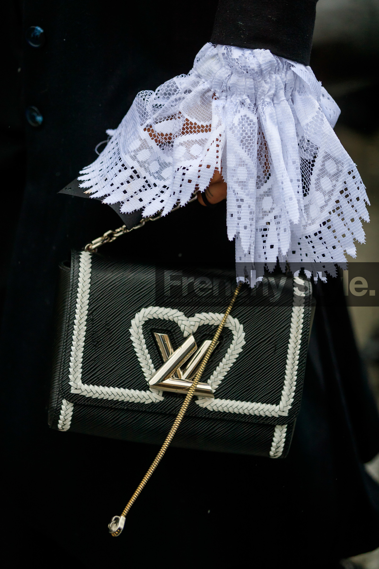 kozue akimoto, black leather bag, plaited bag, plaited leather bag, hand bag, louis vuitton bag, white leather bag, bicolor bag, bag detail, close up detail, white shirt, lace shirt, fashion week, frenchystyle, FW, jonathan paciullo, street style, PFW, PARIS, AUTUMN WINTER 2020-2021, FALL WINTER 2020-2021, FW 20-21, vertical, atmosphere details, detail