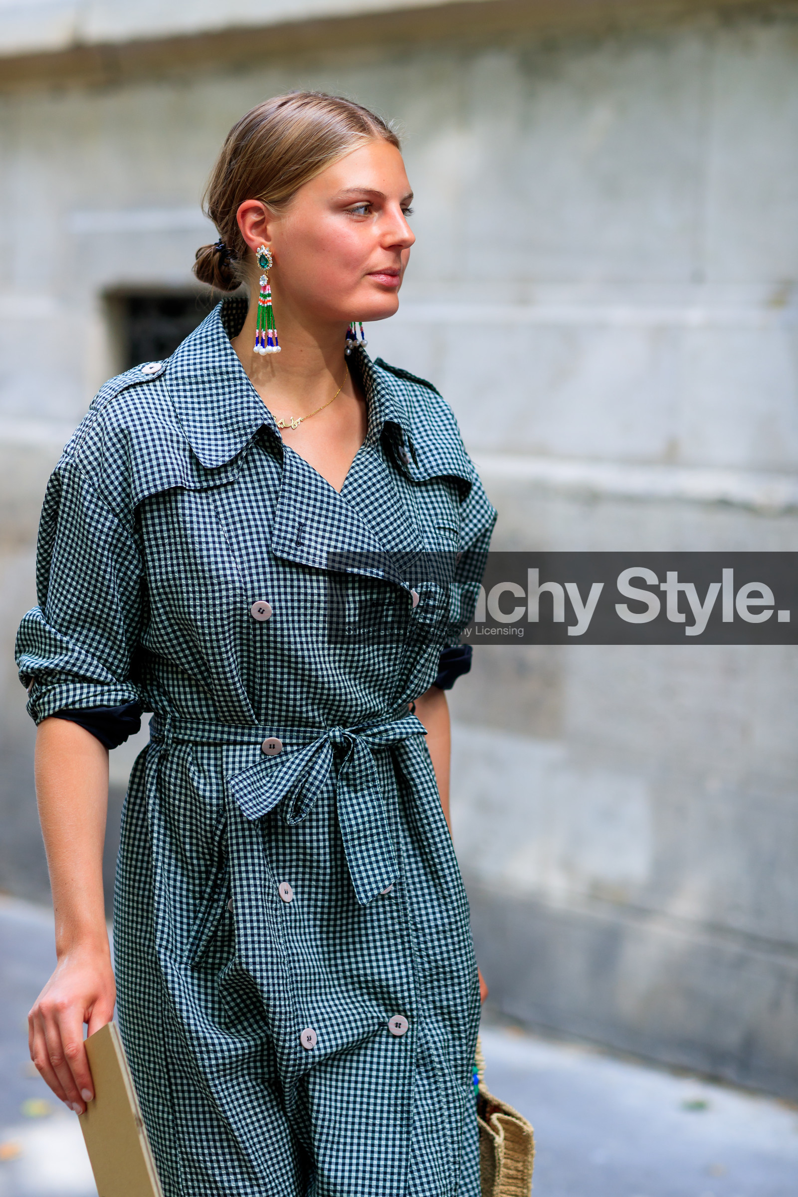 atmosphere details, belted coat, claire beermann, detail, earrings, fashion week, frenchystyle, FW, gingham, graphic coat, jonathan paciullo, MENSWEAR, PARIS, PFW, printed coat, SPRING SUMMER 2018, SS 18, street style, trench coat, vertical