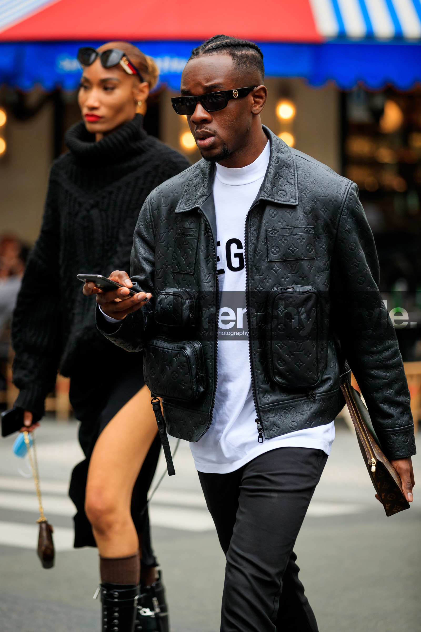 black leather jacket, brown leather clutch, monogrammed jacket, monogrammed clutch, logo all over, logo printed jacket, logo printed clutch, louis vuitton bag, louis vuitton jacket, fashion week, frenchystyle, FW, jonathan paciullo, street style, PFW, PARIS, SPRING SUMMER 2022, SS 22, vertical, atmosphere details, detail