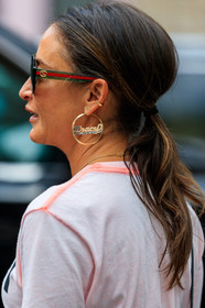 atmosphere details, back detail, detail, earrings, fashion week, frenchystyle, FW, gucci, jonathan paciullo, NEW YORK, NYFW, pink t shirt, ponytail, SPRING SUMMER 2018, SS 18, street style, sunglasses, vertical