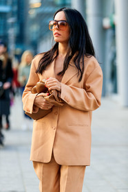 beige bag, beige jacket, beige pants, beige suit, blazer, evangelie smyrniotaki, leather bag, sunglasses, trousers, fashion week, frenchystyle, FW, jonathan paciullo, street style, MFW, MILAN, AUTUMN WINTER 2019-2020, AW 19-20, FALL WINTER 2019-2020, FW 19-20, vertical, atmosphere details, detail