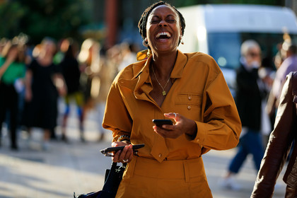 donna wallace, orange shirt, orange skirt, orange total look, fashion week, frenchystyle, FW, jonathan paciullo, street style, atmosphere details, horizontal, detail