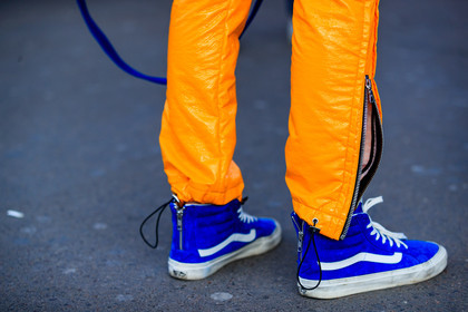 atmosphere details, AUTUMN WINTER 2017-2018, AW 17-18, back detail, blue sneakers, detail, FALL WINTER 2017-2018, fashion week, frenchystyle, FW, FW 17-18, horizontal, jonathan paciullo, leather shoes, orange pant, PARIS, PFW, street style, trousers, vans, zip