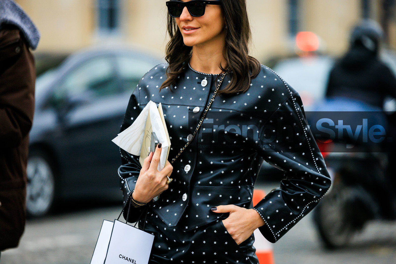 leather set, leather jacket, leather skirt, chanel paper bag, chanel, black sunglasses, studded jacket, full black look, fashion week, frenchystyle, FW, jonathan paciullo, street style, PARIS, PFW, SPRING SUMMER 2022, SS 22, atmosphere details, detail, horizontal