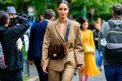fiona zanetti, fendi bag, fendi baguette bag, velvet bag, black bag, brown bag, striped bag, crossbody bag, beige suits, beige jacket, street style, jonathan paciullo, FW, frenchystyle, fashion week, MFW, MILAN, SPRING SUMMER 2020, SS 20