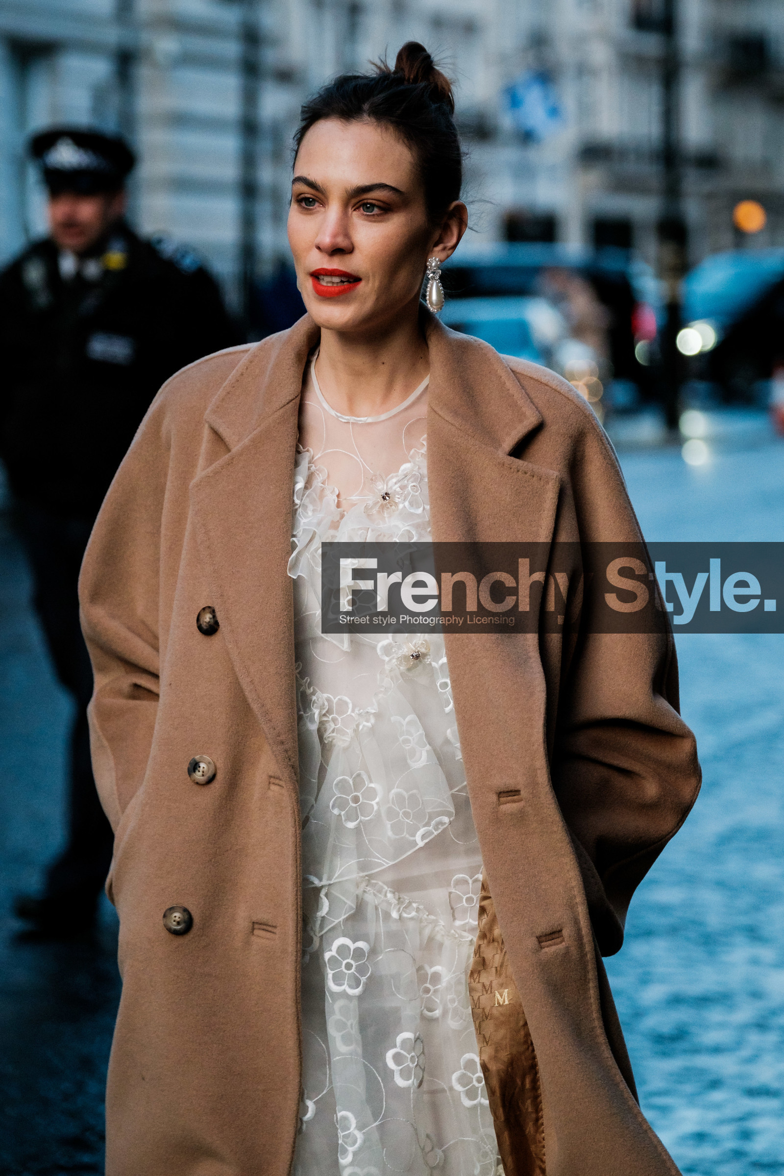 alexa chung, beige coat, white dress, floral embroidered dress, tulle dress, sheer dress, pearl earrings, dangling earrings, oversize dress, fashion week, frenchystyle, FW, jonathan paciullo, street style, LFW, LONDON, AUTUMN WINTER 2020-2021, FALL WINTER 2020-2021, FW 20-21, vertical, atmosphere details, detail