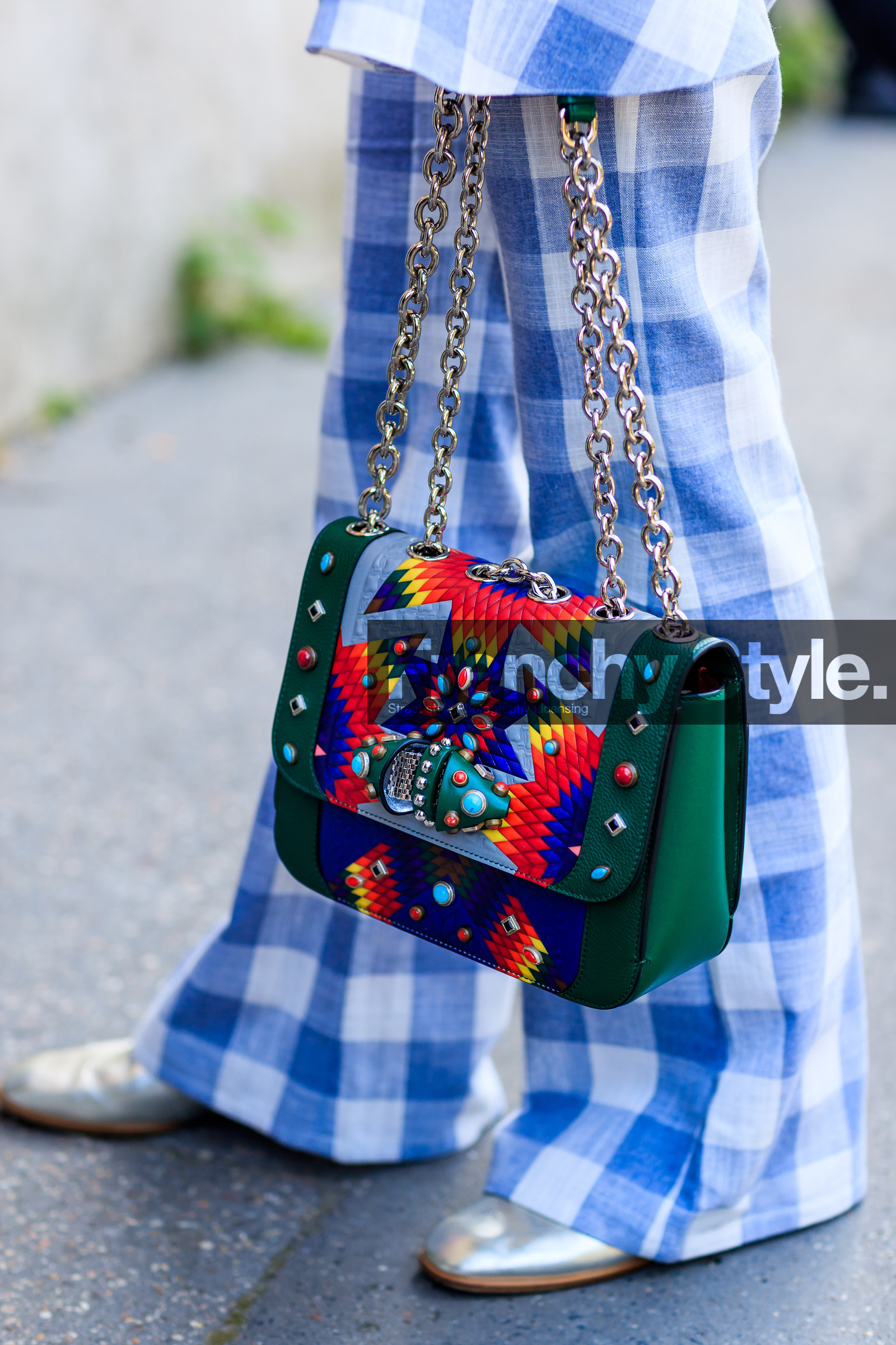 atmosphere details, blue pants, checked pants, detail, fashion week, frenchystyle, FW, gingham, graphic pants, green bag, jonathan paciullo, leather bag, MENSWEAR, multicolor bag, PARIS, PFW, plaid, printed bag, printed pants, SPRING SUMMER 2018, SS 18, street style, trousers, vertical