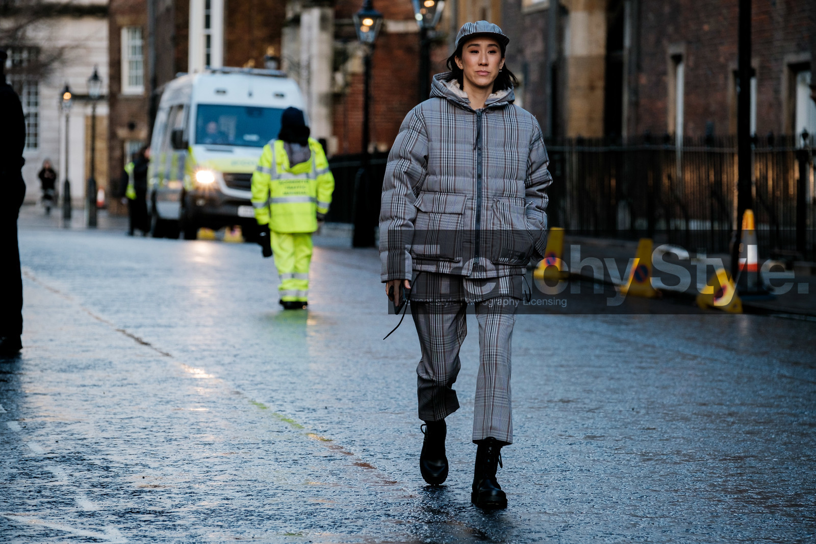 eva chen, checked coat, checked pants, checked top, checked hat, maison kitsune coat, maison kitsune pants, maison kitsune look, maison kitsune cap, down jacket, zipped coat, cropped pants, fashion week, frenchystyle, FW, jonathan paciullo, street style, LFW, LONDON, AUTUMN WINTER 2020-2021, FALL WINTER 2020-2021, FW 20-21, horizontal, atmosphere details, full length