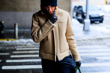 atmosphere details, AUTUMN WINTER 2017-2018, AW 17-18, beige jacket, black beanie, black gloves, detail, FALL WINTER 2017-2018, fashion week, frenchystyle, FW, FW 17-18, horizontal, jonathan paciullo, leather gloves, leather jacket, NEW YORK, NYFW, street style, trousers
