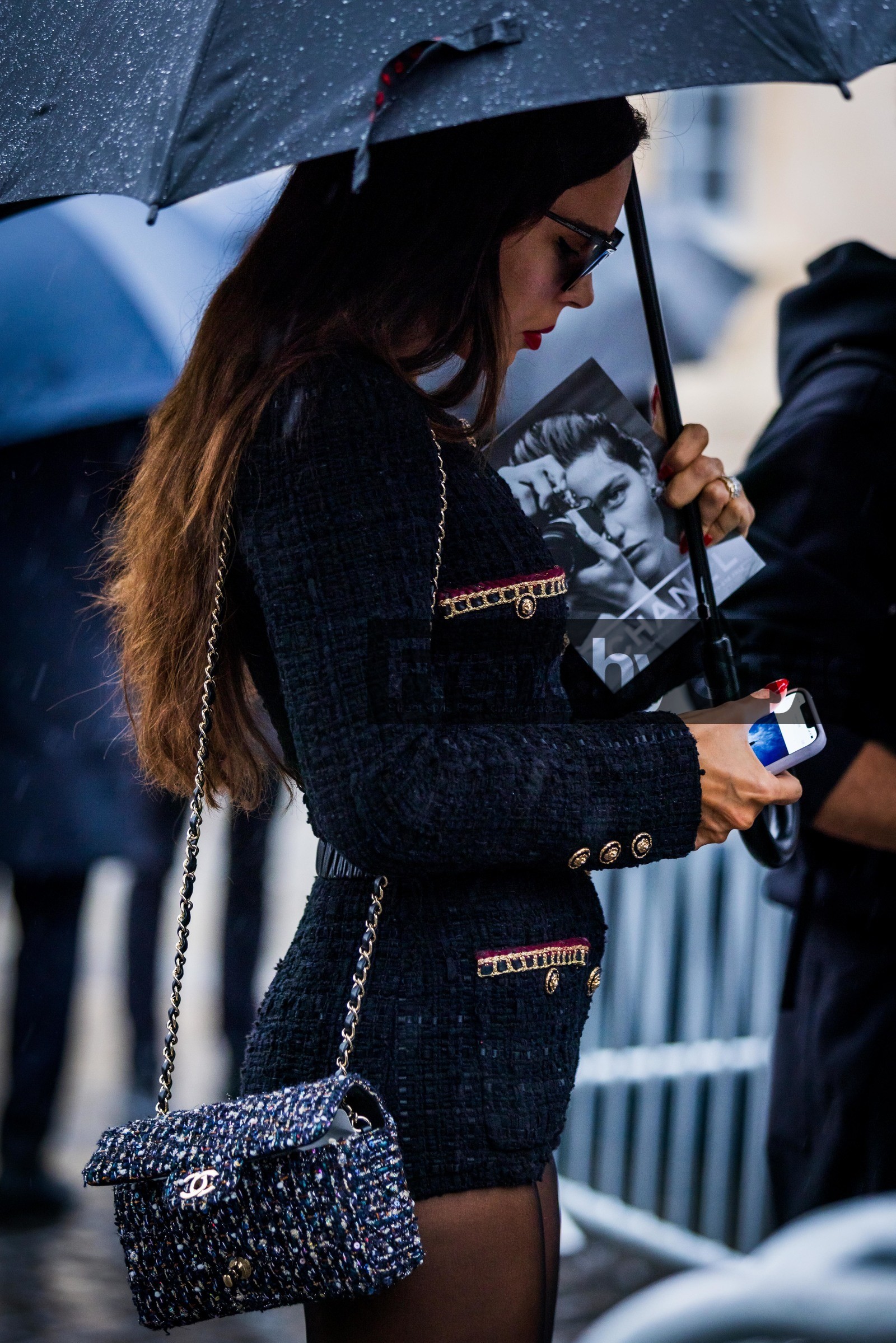 bag, black jacket, black short, chanel bag, chanel look, Evangelie Smyrniotaki, jacket, short, smartphone, tweed, tweed bag, umbrella, fashion week, frenchystyle, FW, jonathan paciullo, street style, PFW, PARIS, SPRING SUMMER 2022, SS 22, vertical, atmosphere details