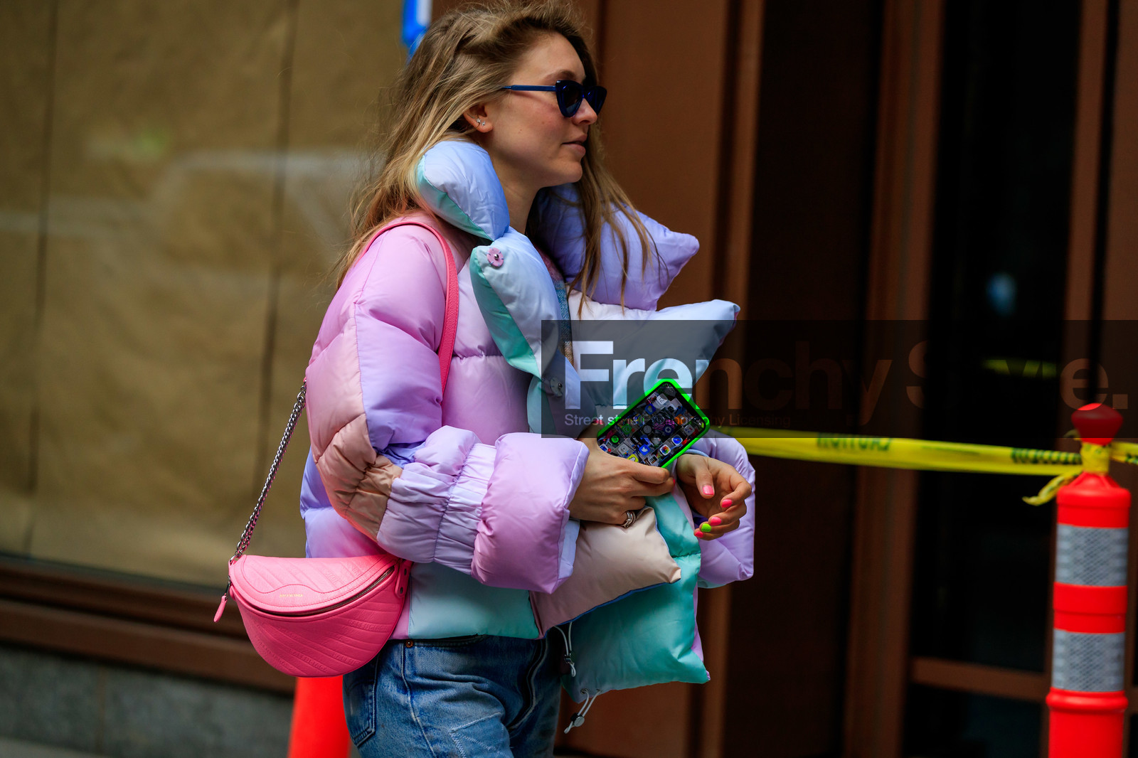 jessica minkoff, iphone, multicolor coat, down jacket, pink leather bag, balenciaga bag, monogrammed bag, silvered chain strap bag, light green coat, lilac coat, light pink coat, nail art, nails details, fashion week, frenchystyle, FW, jonathan paciullo, street style, NYFW, NEW YORK, AUTUMN WINTER 2020-2021, FALL WINTER 2020-2021, FW 20-21, horizontal, atmosphere details, detail