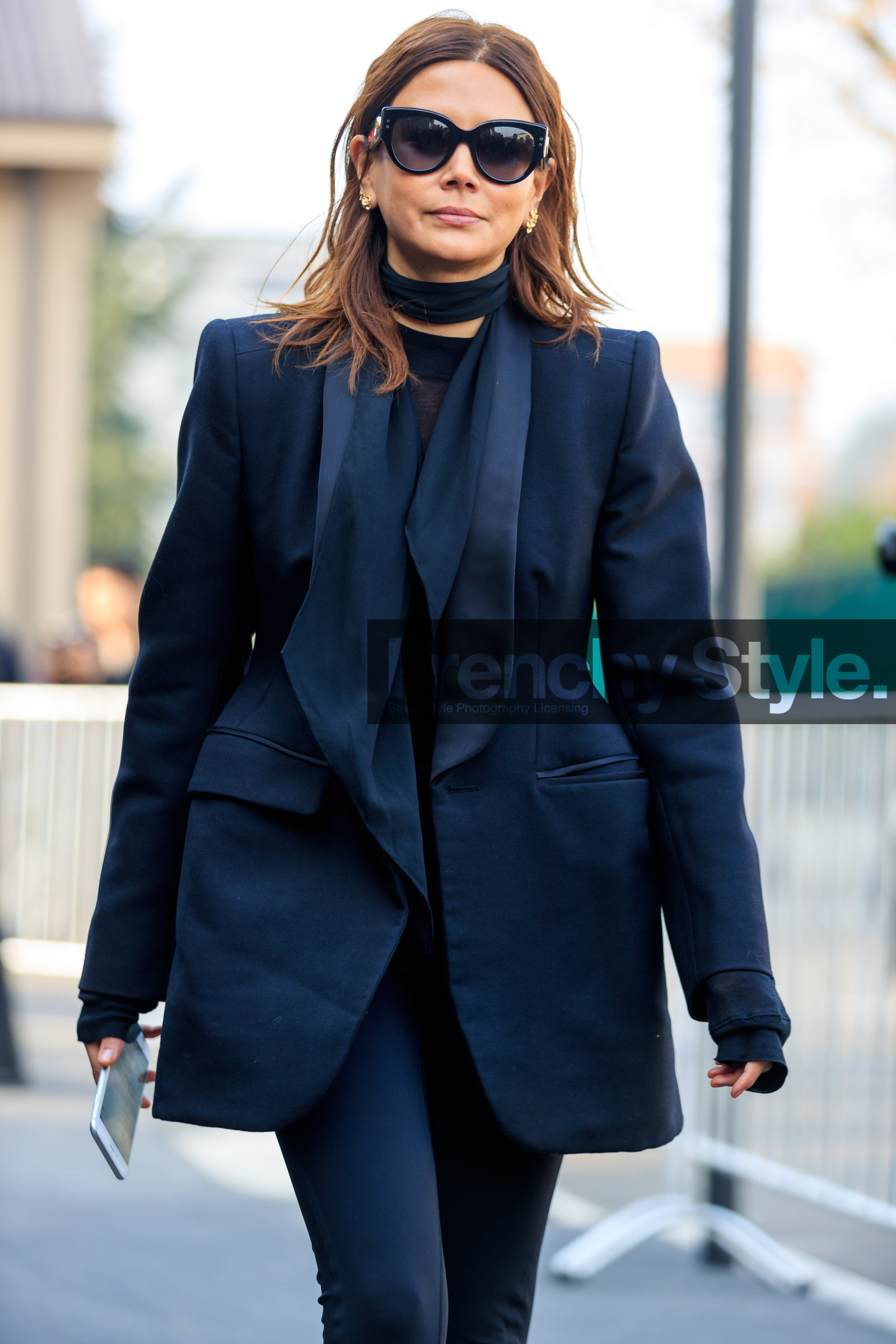 AUTUMN WINTER 2017-2018, AW 17-18, black jacket, black pants, black scarf, blazer, Christine Centenera, detail, FALL WINTER 2017-2018, fashion week, frenchystyle, FW, FW 17-18, gucci, jonathan paciullo, MFW, MILAN, street style, sunglasses, tone on tone, total look black, trousers, vertical
