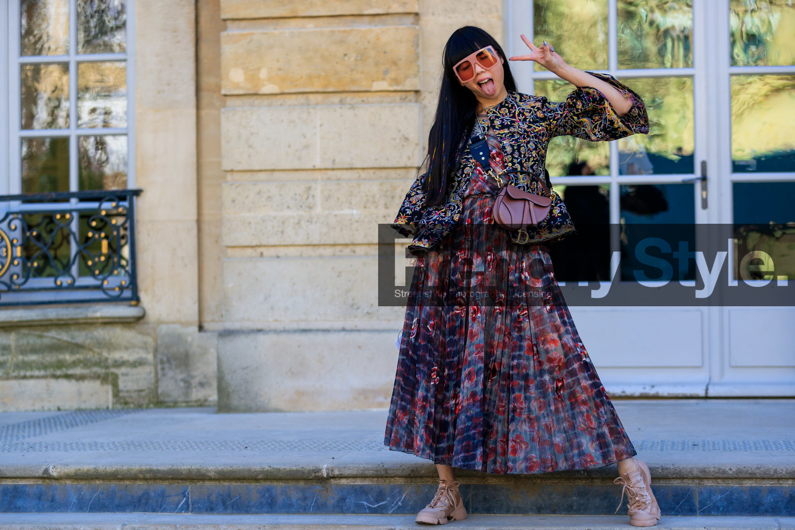 christian dior, floral, flowers, graphic dress, graphic jacket, leather bag, leather shoes, multicolor jacket, pink bag, pink dress, pink sneakers, printed dress, printed jacket, purple dress, saddle bag, sunglasses, susie lau, fashion week, frenchystyle, FW, jonathan paciullo, street style, PFW, PARIS, AUTUMN WINTER 2019-2020, AW 19-20, FALL WINTER 2019-2020, FW 19-20, horizontal, atmosphere details, full length