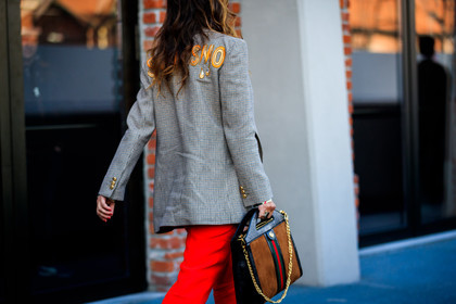 blazer, brown bag, graphic bag, grey jacket, gucci, houndstooth pattern, leather bag, printed bag, printed jacket, red pants, suede bag, trousers, fashion week, frenchystyle, FW, jonathan paciullo, street style, MFW, MILAN, AUTUMN WINTER 2018-2019, FALL WINTER 2018-2019, FW 18-19, horizontal, atmosphere details