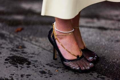 ankle bracelet, black sandals, black shoes, bottega veneta sandals, close up, detail, sandals, street style, jonathan paciullo, FW, frenchystyle, fashion week, PFW, PARIS, SPRING SUMMER 2022, SS 22, horizontal, atmosphere details