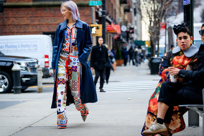blue coat, dyed hair, graphic pants, graphic shirt, leather coat, multicolor pants, multicolor shirt, printed pants, printed shirt, purple hair, trench coat, trousers, street style, jonathan paciullo, FW, frenchystyle, fashion week, NYFW, NEW YORK, AUTUMN WINTER 2018-2019, AW 18-19, FALL WINTER 2018-2019, FW 18-19, atmosphere details, horizontal, full length, irene kim