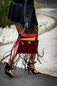 bag, black blazer, black sandals, black skirt, blazer, burgundy bag, close up, detail, fishnet skirt, fringes, hermes bag, kelly bag, sandals, skirt, Tiffany Hsu, PARIS, PFW, fashion week, frenchystyle, FW, jonathan paciullo, street style, SPRING SUMMER 2022, SS 22, vertical, atmosphere details