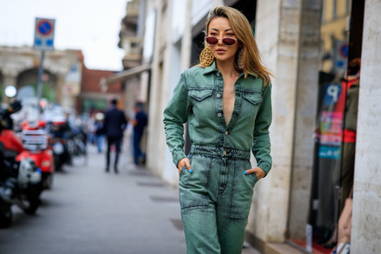 denim jumpsuit; denim total look; green denim; long sleeves jumpsuit; big earrings; strassed earrings; round shape earrings; metalic frame sunglasses