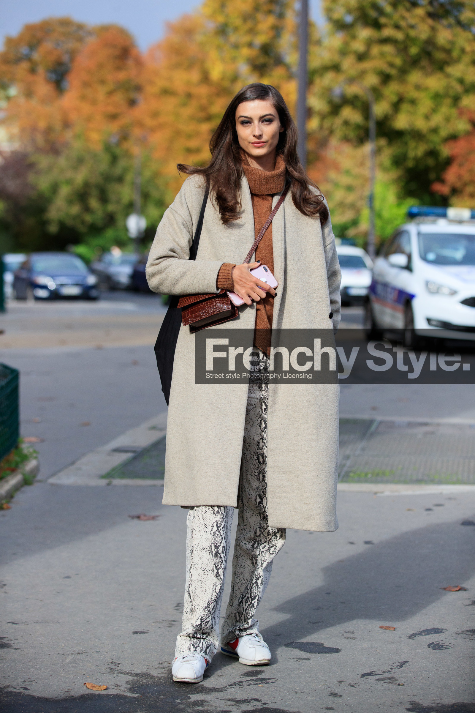 make up, make up details, light beige coat, camel pullover, turtleneck pullover, light grey pants, animal printed pants, animal skin pants, snake skin pants, white leather sneakers, nike shoes, cortez nike, black eyeliner, black eyeshadows, PARIS, PFW, fashion week, frenchystyle, FW, jonathan paciullo, street style, SPRING SUMMER 2021, SS 21, vertical, full length, model